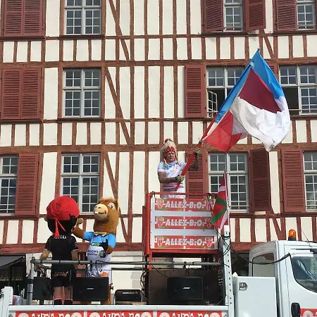 Petit Douillet Tres Bien Situe Biarritz